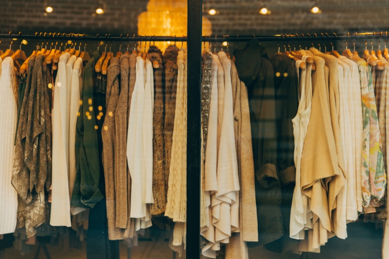 ecommerce-ST RAPHAEL-min_clothe_fashion_store_shop_window_store_front-21277