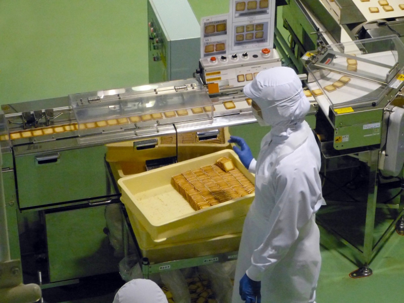 ecommerce-ST RAPHAEL-min_japan_sapporo_chocolate_factory_label_packaging_cookie_machine_operator-961505
