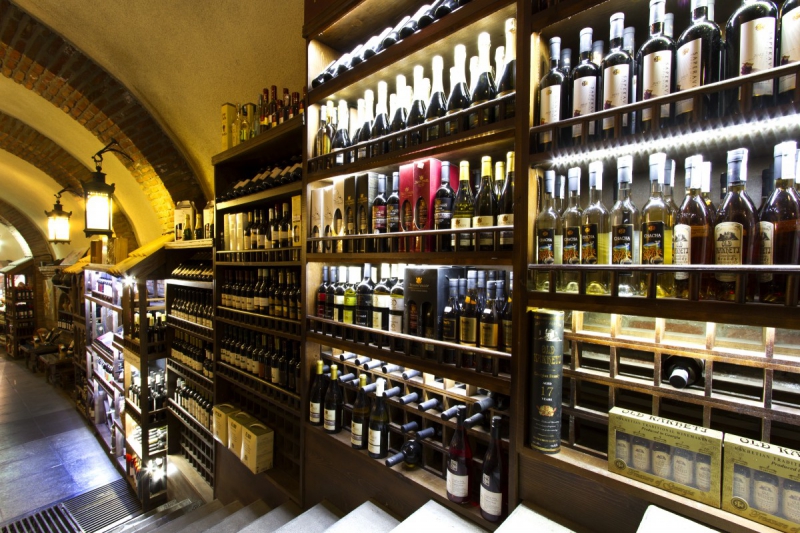 ecommerce-ST RAPHAEL-min_world_street_travel_shop_canon_georgia_wine_bottles-429767